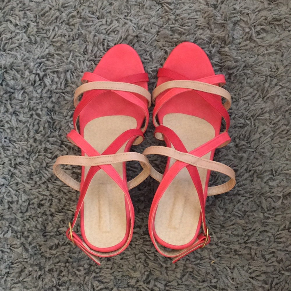 Red and beige wedges